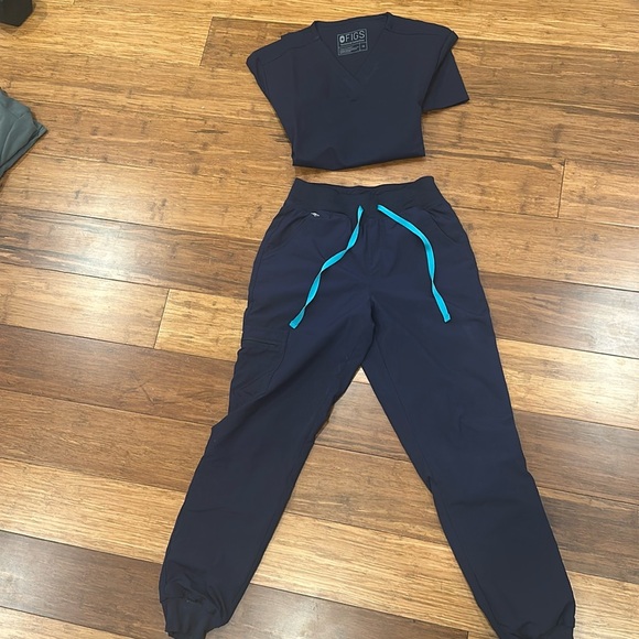 Figs navy scrub set - Picture 1 of 6